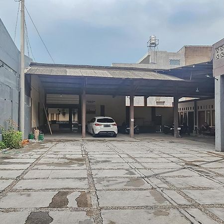 Hotel Reddoorz Near Alun Alun Cianjur Exterior foto